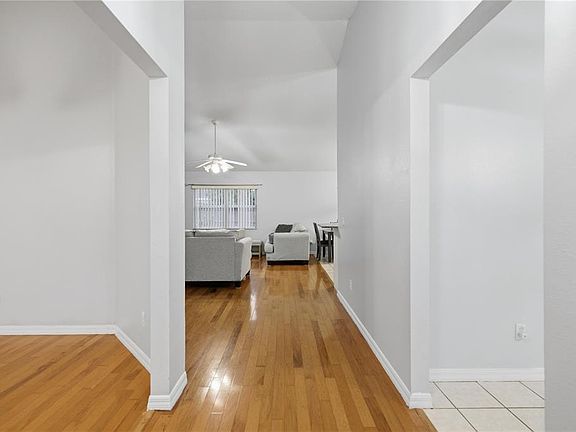 4th image of 5365 SW 84th Pl