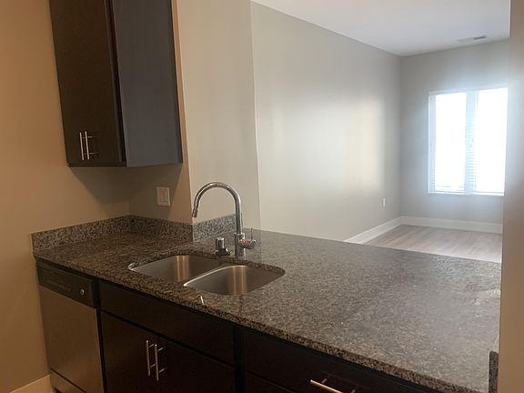 2nd image of 1809 N Cambridge Ave APT 505