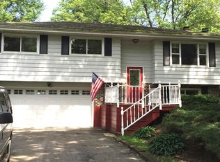 9N749 Tipi Ln, Elgin, IL 60124