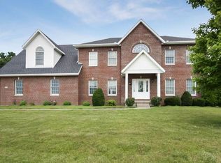 880 Rustic View Ct, Eldridge, IA 52748