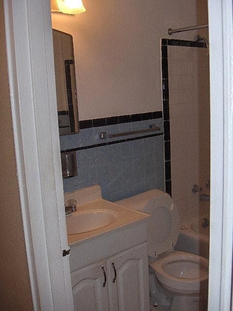 1st image of 810 Uhrig Ave APT 2