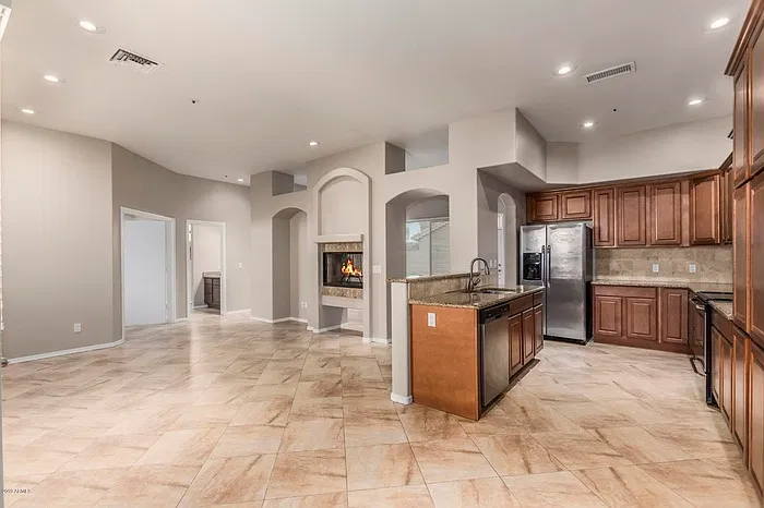 3 bed, 2.0 bath, 1780 sqft, $3,195 — Photo 4
