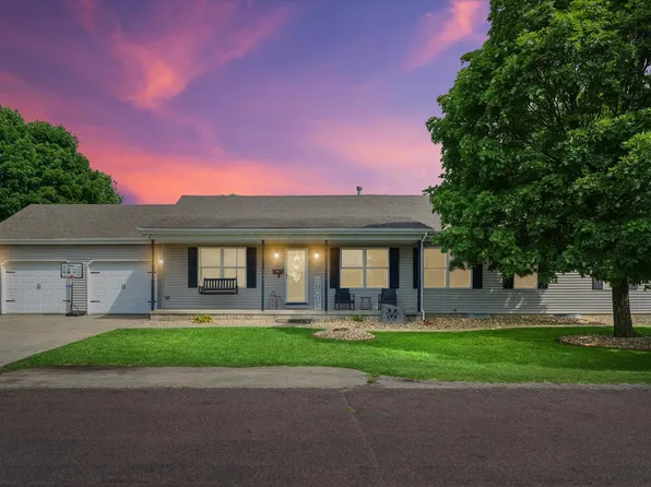 110 W 17th St, Gibson City, IL 60936