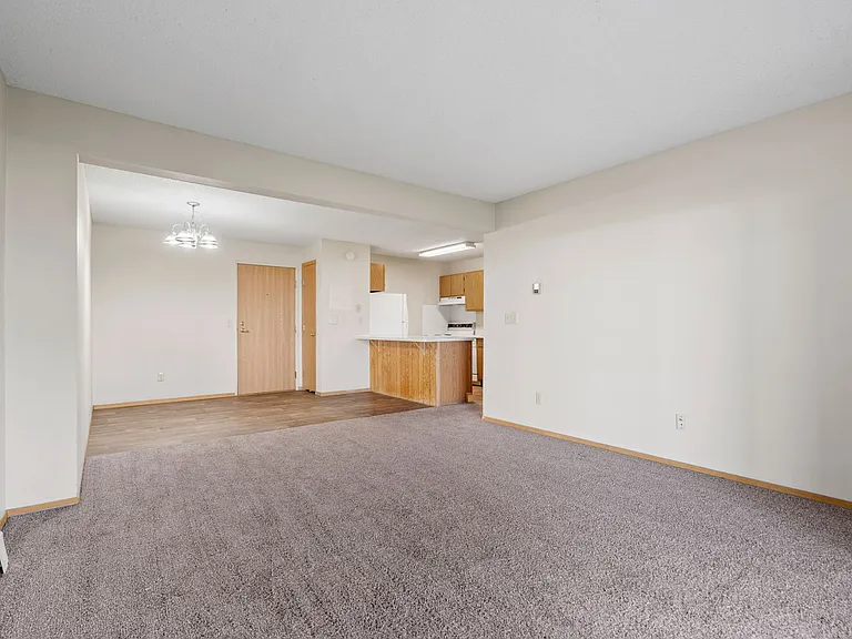 Wyndemere Apartments — Photo 41