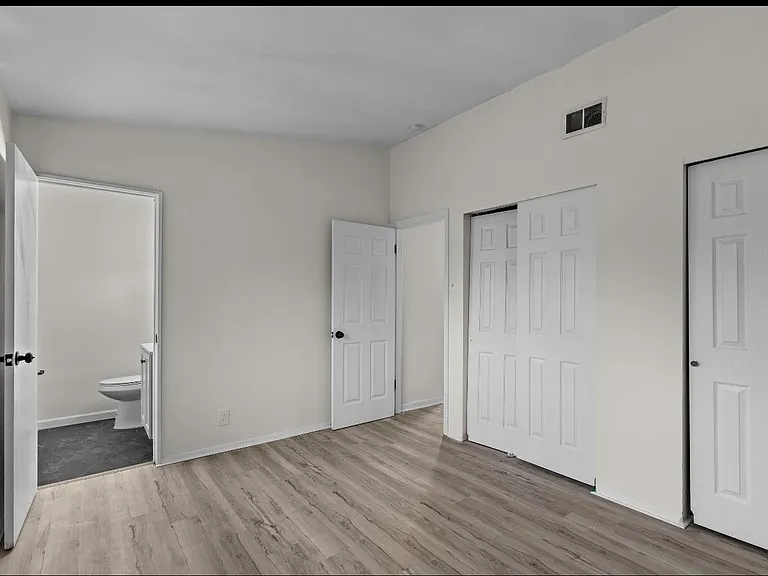 1950 Thunderbird Ave — Photo 12