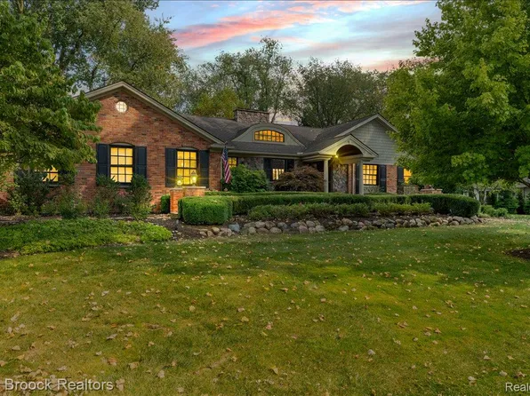 6287 Thorncrest Dr, Bloomfield Hills, MI 48301