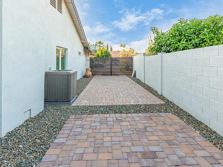 5009 E Le Marche Ave — Photo 35