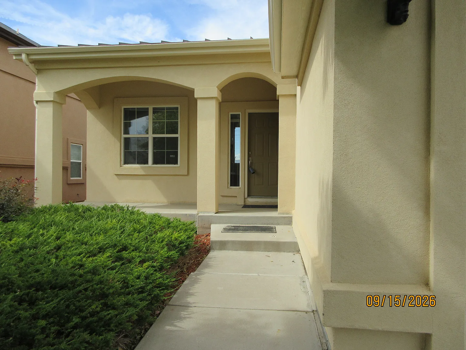 Newer House Near Golf Course — Photo 2