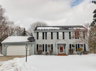 W276N2786 Trillium Ln, Pewaukee, WI 53072