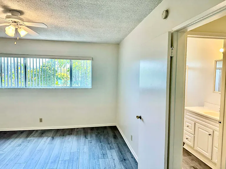332 Riverdale Dr #14 — Photo 8