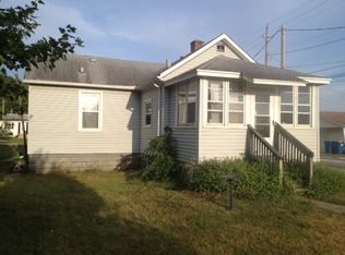 120 3rd St, Silvis, IL 61282