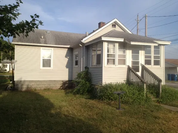 120 3rd St, Silvis, IL 61282