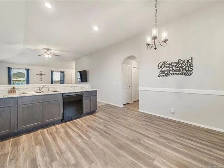 1204 E Quincy St — Photo 9