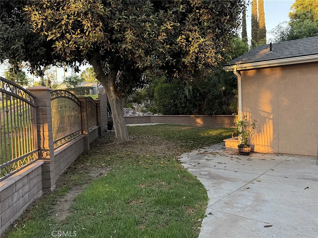 3 bed, 1418 sqft, $5,200 — Photo 3