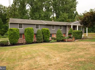 8 Devon Ln, Media, PA 19063