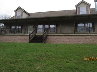 132 Cliff Mine Rd, Coraopolis, PA 15108