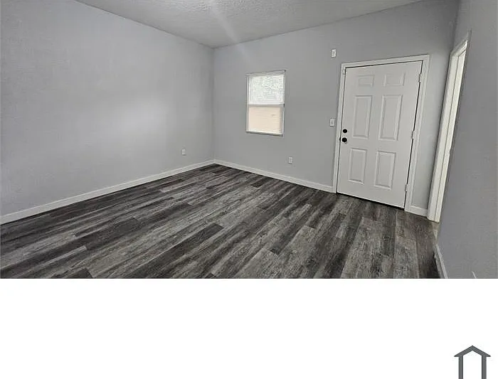 1446 W 23rd St — Photo 10