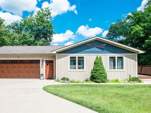 243 Green Leaf Ct, Dahinda, IL 61428