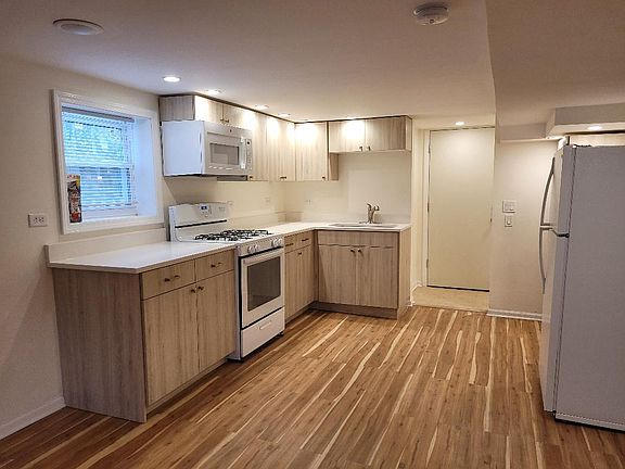 5th image of 5109 W Schubert Ave #G