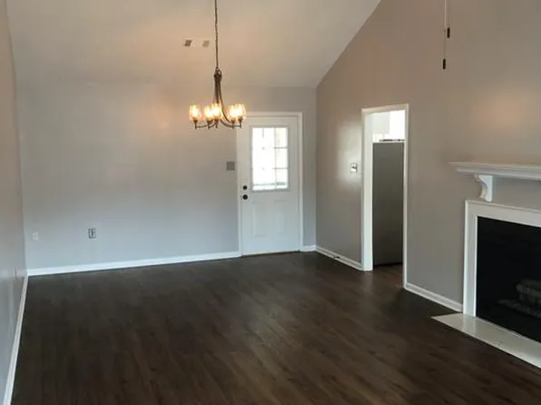 313 Grace St APT 10, Greenwood, SC 29649