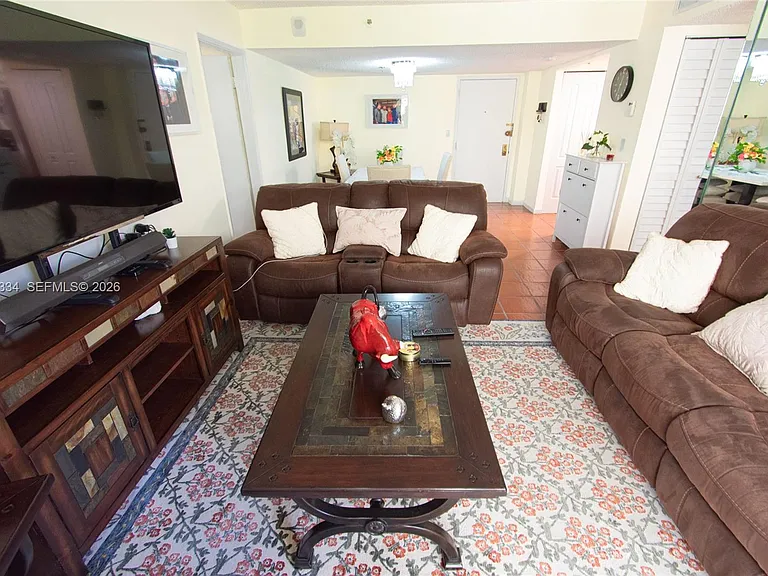1621 Collins Ave #205 — Photo 14