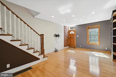 2 bed, 1120 sqft, $2,800 — Photo 2