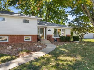 11 Payne Dr, Paris, IL 61944