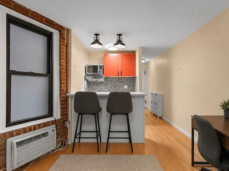 15 Jones St #1B — Photo 11