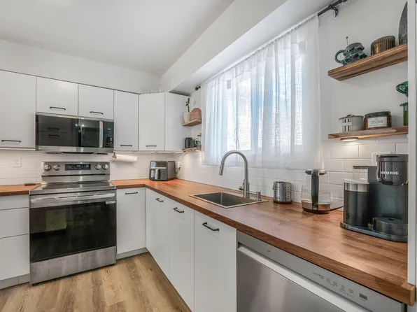 4403 Riverbend Rd NW #33, Edmonton, AB T6H 5S9