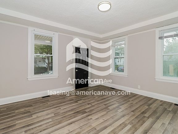1062646_004_wm_-_living_room_13241247.jpg