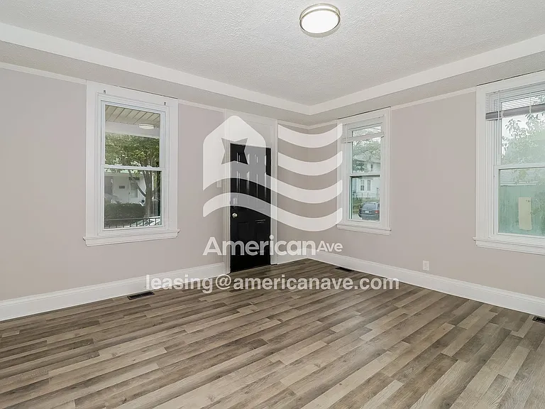 1062646_004_wm_-_living_room_13241247.jpg