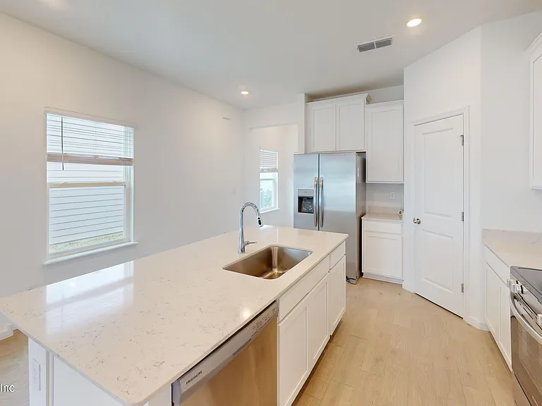 6896 Friendship Fountain Ave — Photo 4