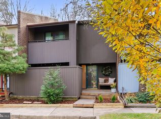 2021 Approach Ln, Reston, VA 20191