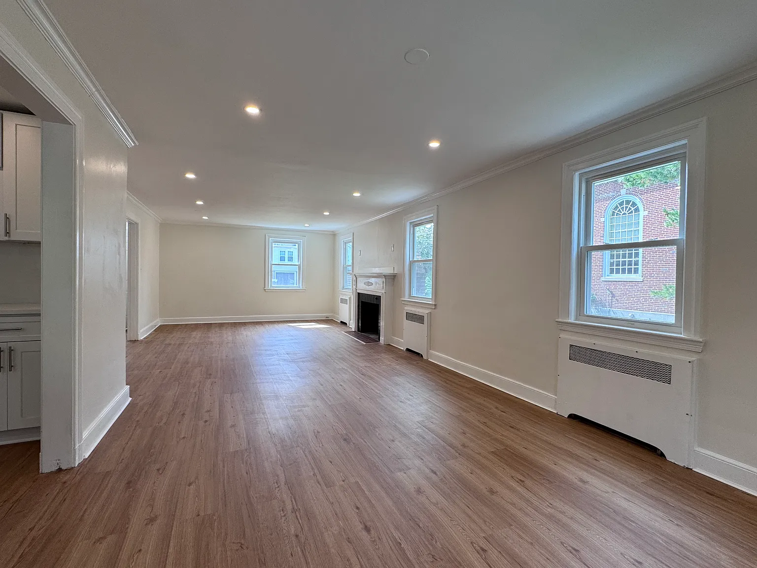 3 bed, 1.5 bath, 1650 sqft, $3,700 — Photo 2