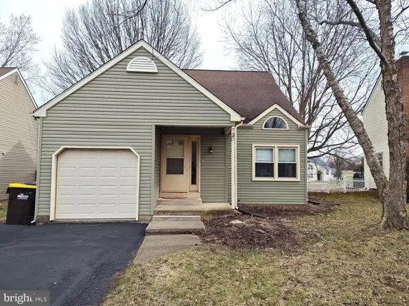 72 Whethersfield Cir, Telford, PA 18969