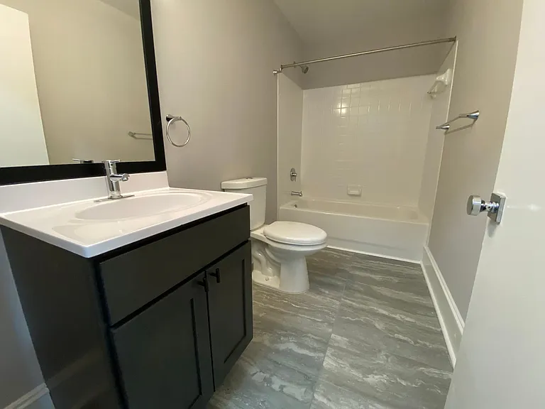 306 W Franklin — Photo 72