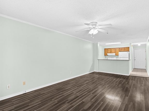 5th image of 4015 Fairway Dr. #303