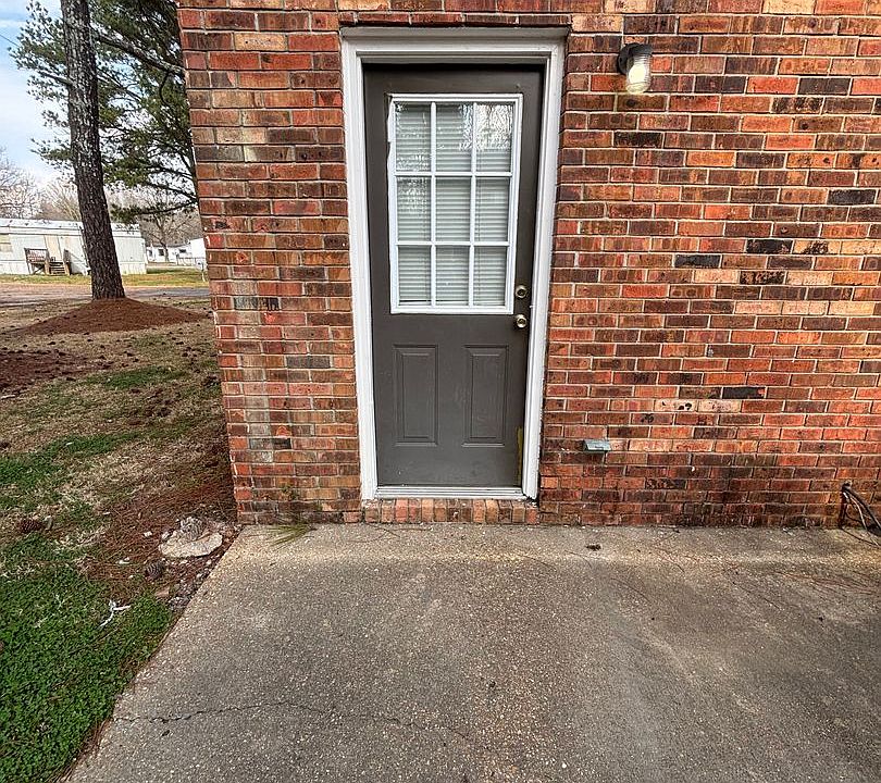 1st image of 1220 Louisville St #8