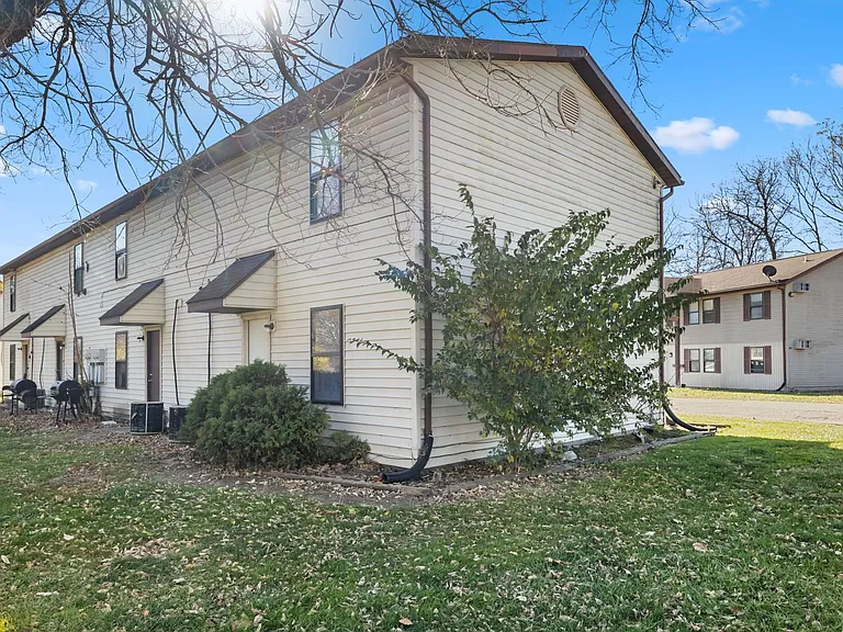 East Memorial Apartments — Photo 118
