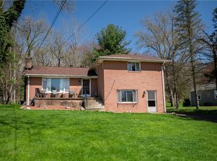 1459 Maple Dr, Hermitage, PA