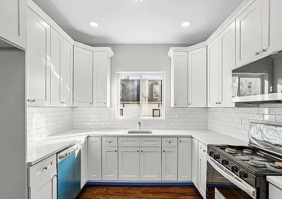 3 bed, 1300 sqft, $3,000 — Photo 2