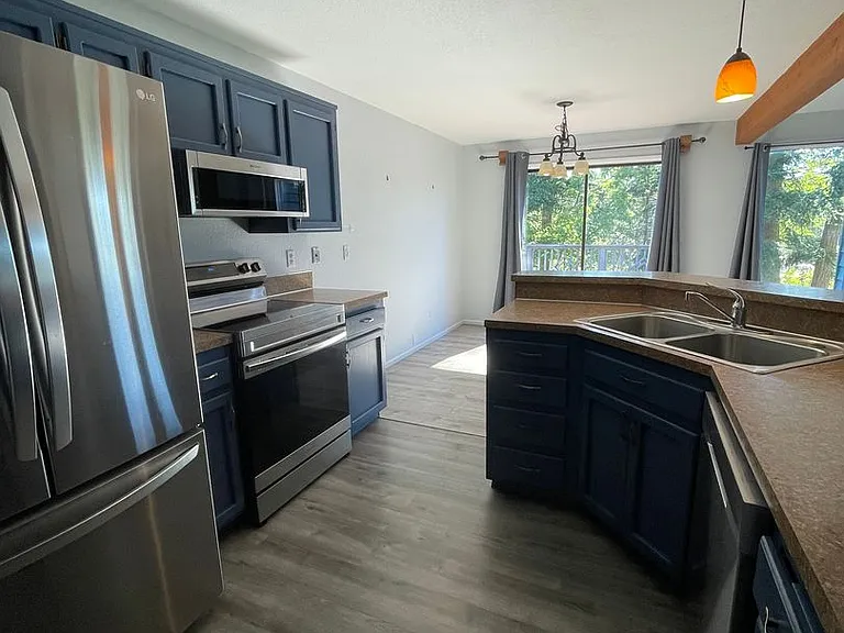 2061 NE 9th Ave — Photo 11