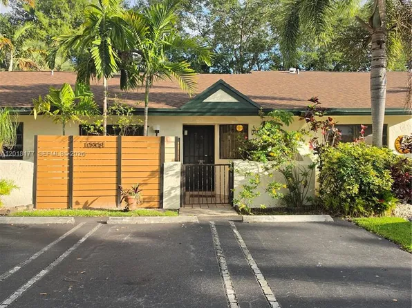 10908 SW 72nd St APT 215, Miami, FL 33173