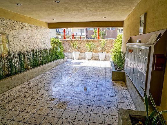 4th image of 1233 N Laurel Ave APT 112