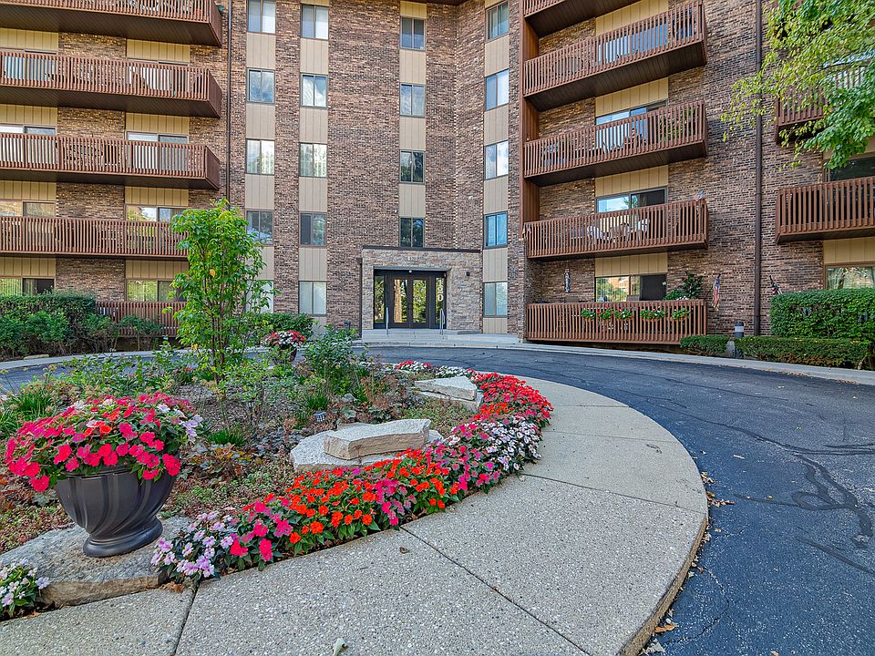 1st image of 120 Lakeview Dr APT 422