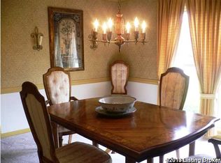 5907 Apache Rd, Indian Hills, KY 40207