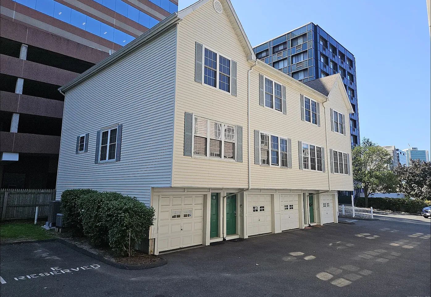19 Lindale St — Photo 1
