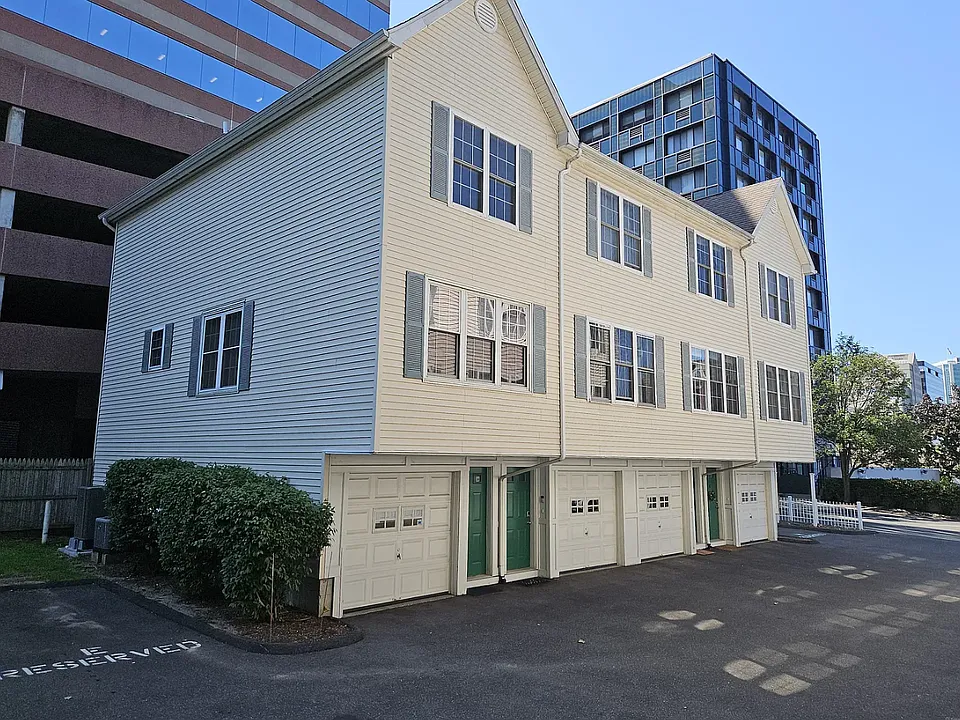 19 Lindale St