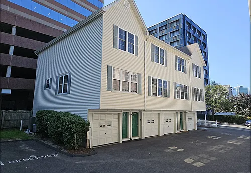19 Lindale St Photo 1