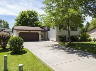 2476 Brenner Ave E, Maplewood, MN 55109